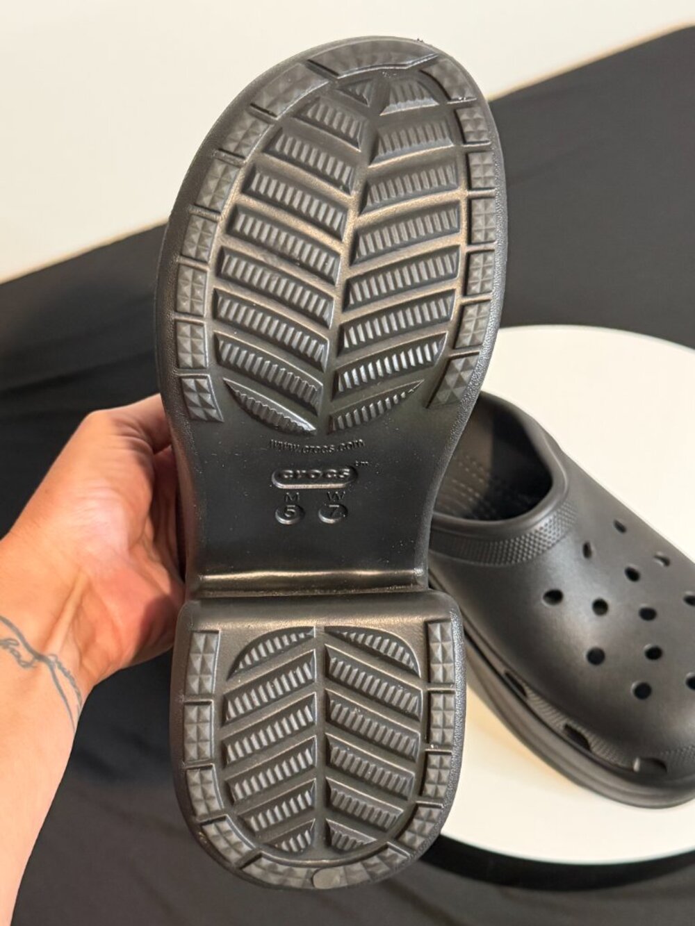 Siren Crocs (Mens 5, Womens 7) - Picture 9 of 9